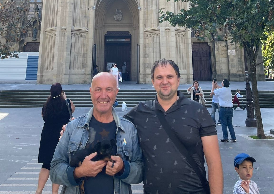 Con nuestro amigo Alexey del criadero Kari Ochi