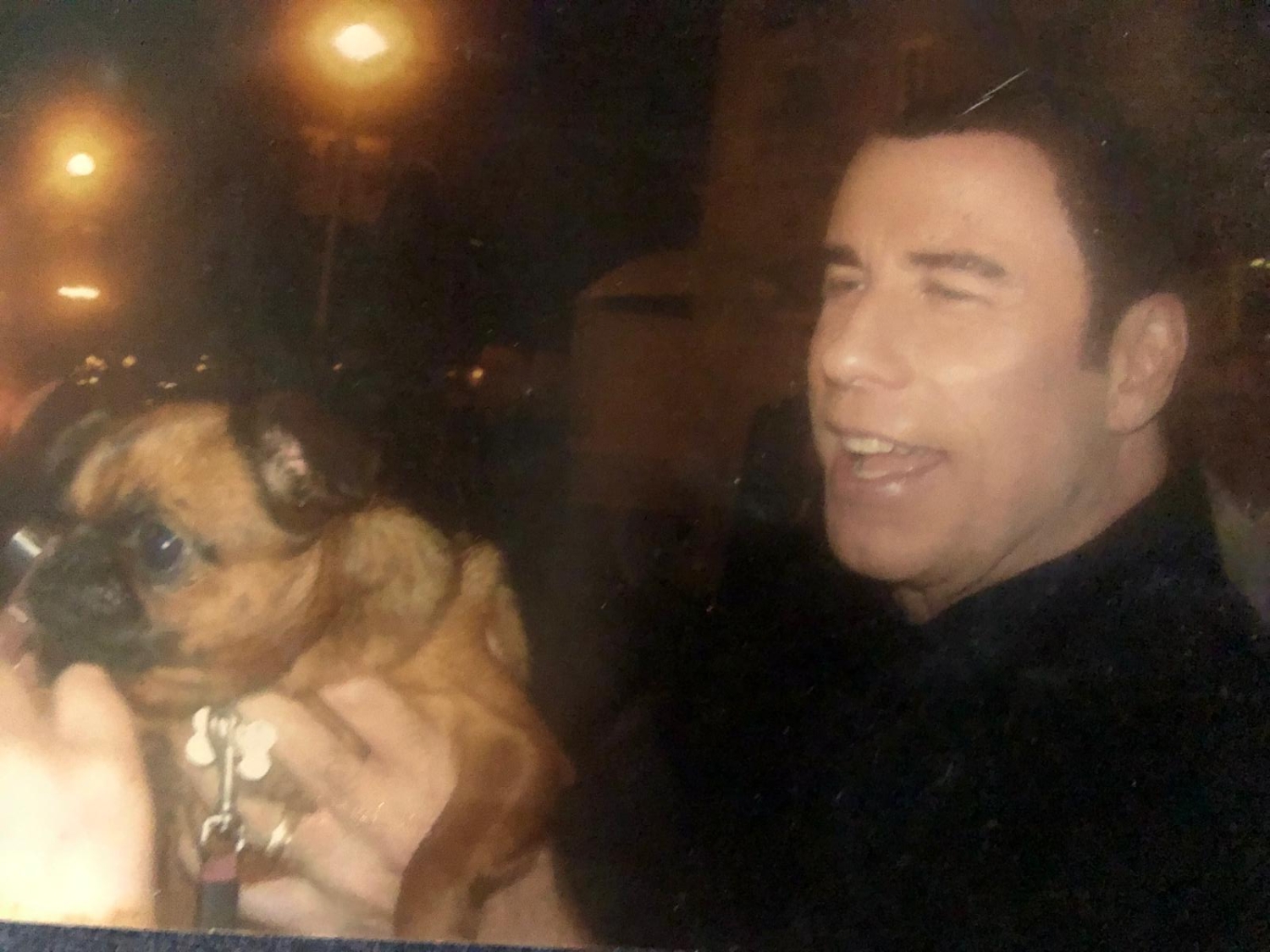 John Travolta con uno de nuestros perros